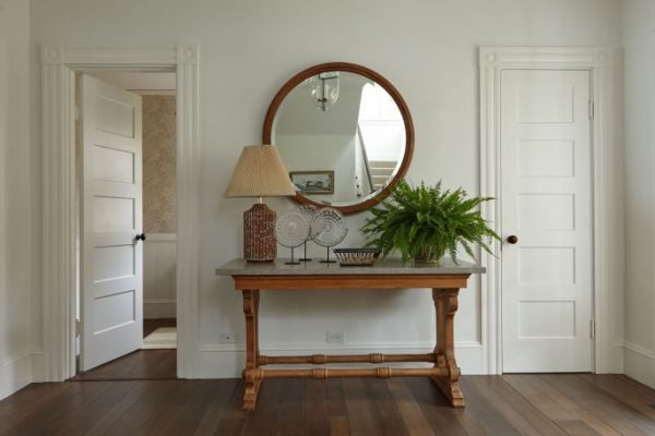 Entry way table decor