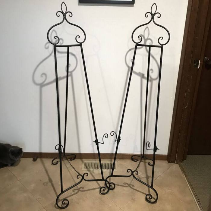 Metal scrollwork wall decor