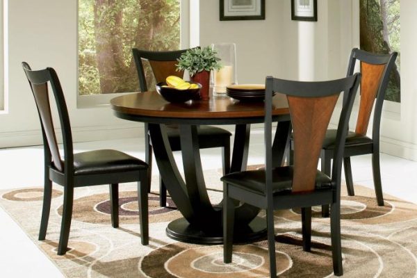 Round kitchen table decor