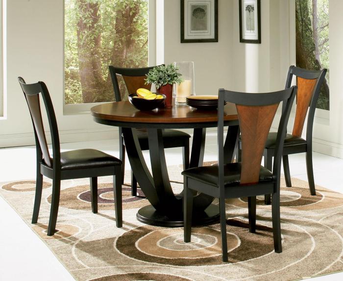 Round kitchen table decor