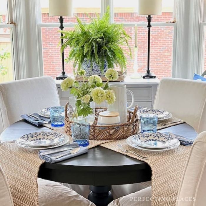 Round kitchen table decor