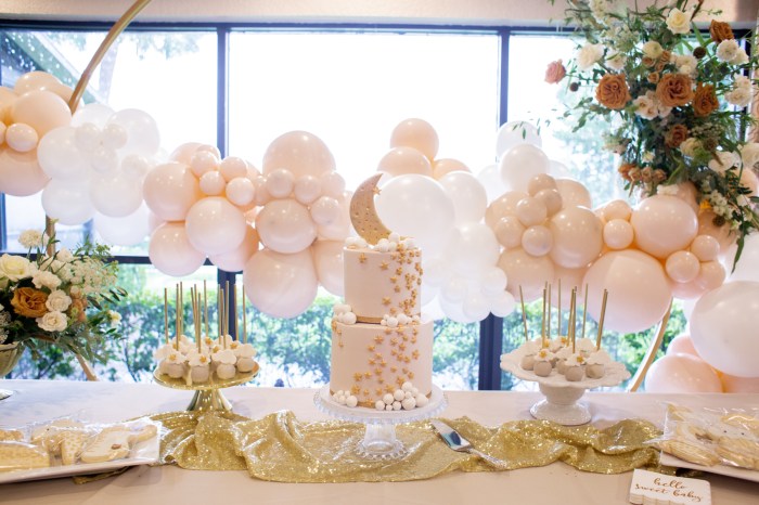 Baby shower table decor