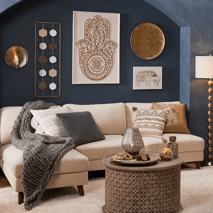 Metal medallion wall decor