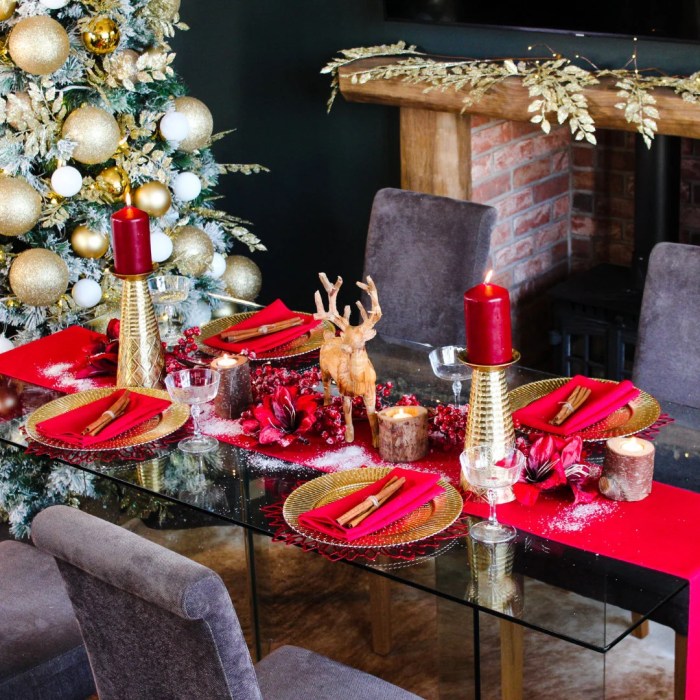 Red and gold table decor