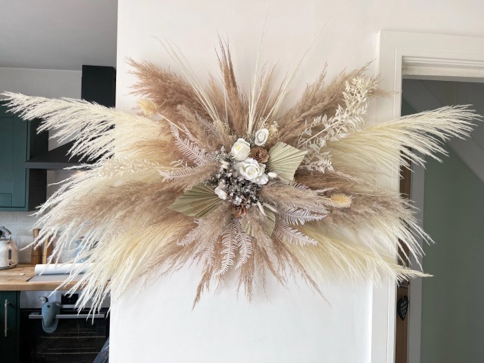 Pampas grass flower wall decor