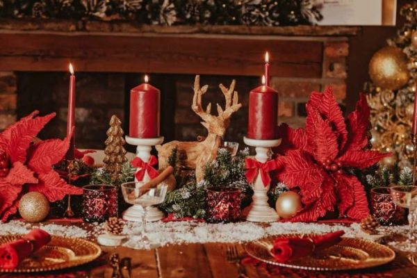 Red and gold table decor