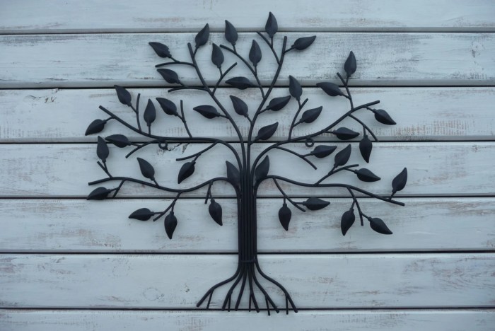 Metal family tree wall decor