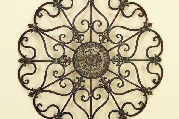 Metal medallion wall decor