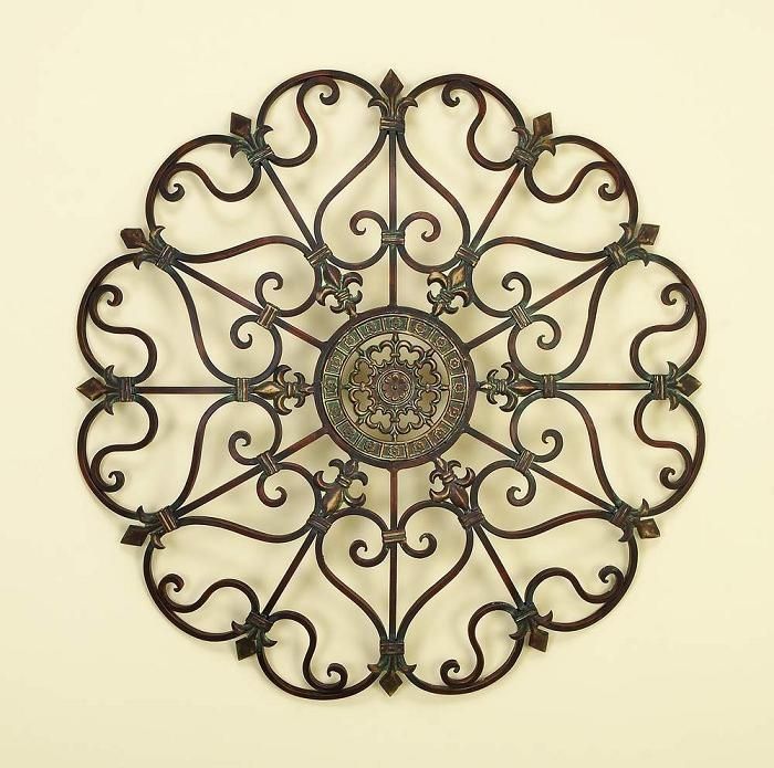 Metal medallion wall decor